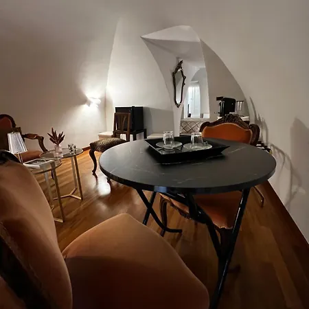 Daire Calefati Gallery Luxury